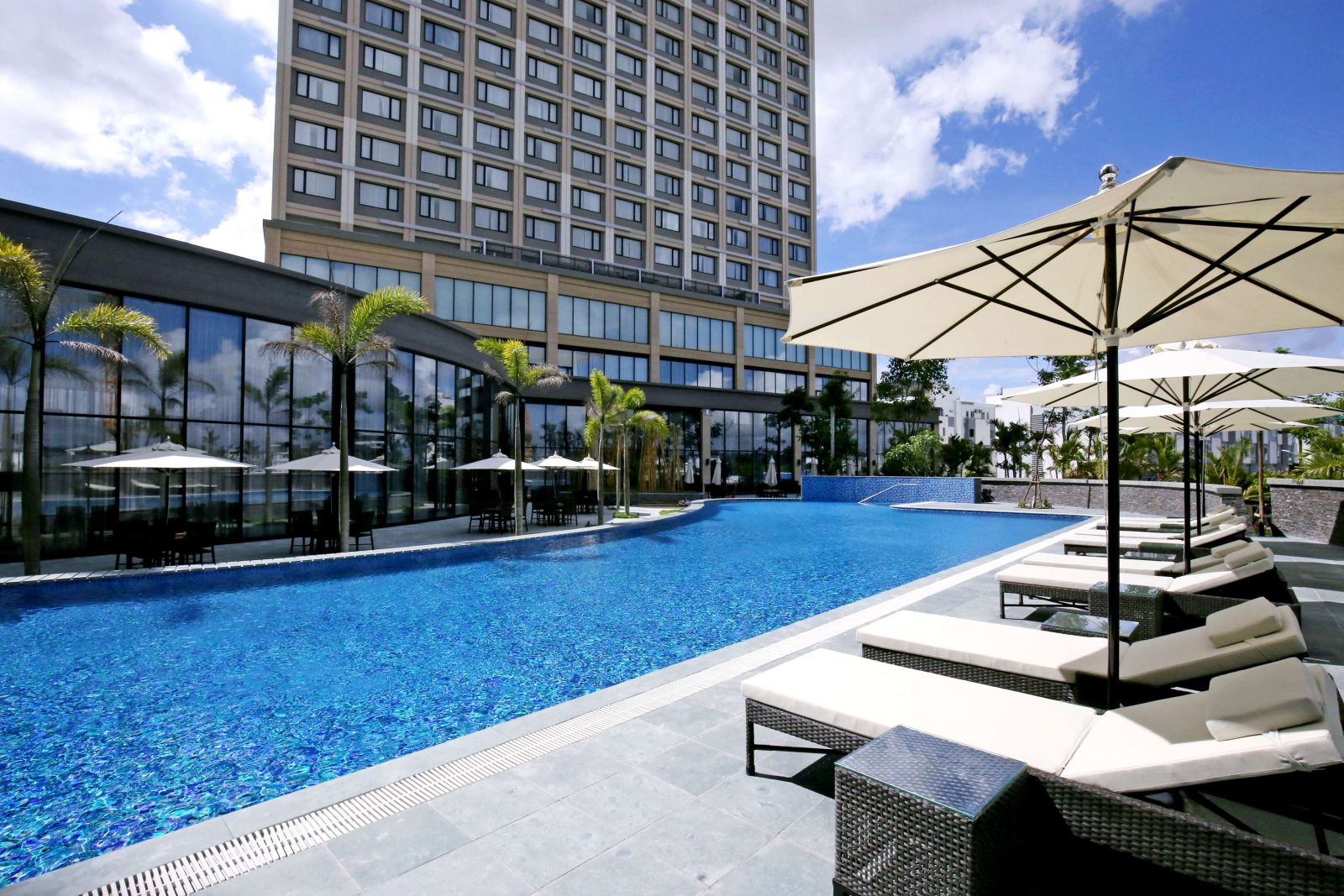 Outdoorpool_roygentparkshaiphong