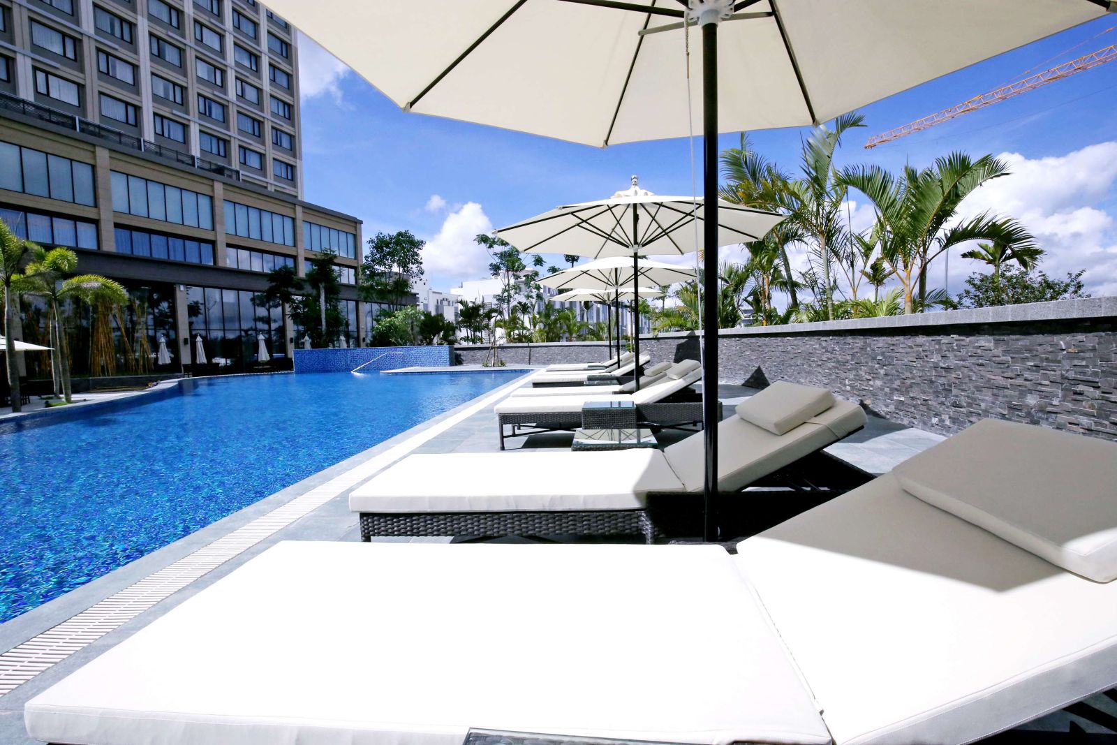 Outdoorpool_roygentparkshaiphong