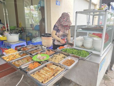 ロイジェントパークスの近くのご飯屋